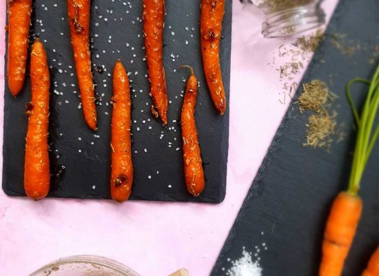 sweet-carrots-sargarepa-u-sosu-od-meda-putera-i-belog-luka.