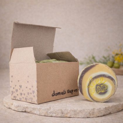 bee mad domaci sapun sa mirisom meda i mleka poklon set